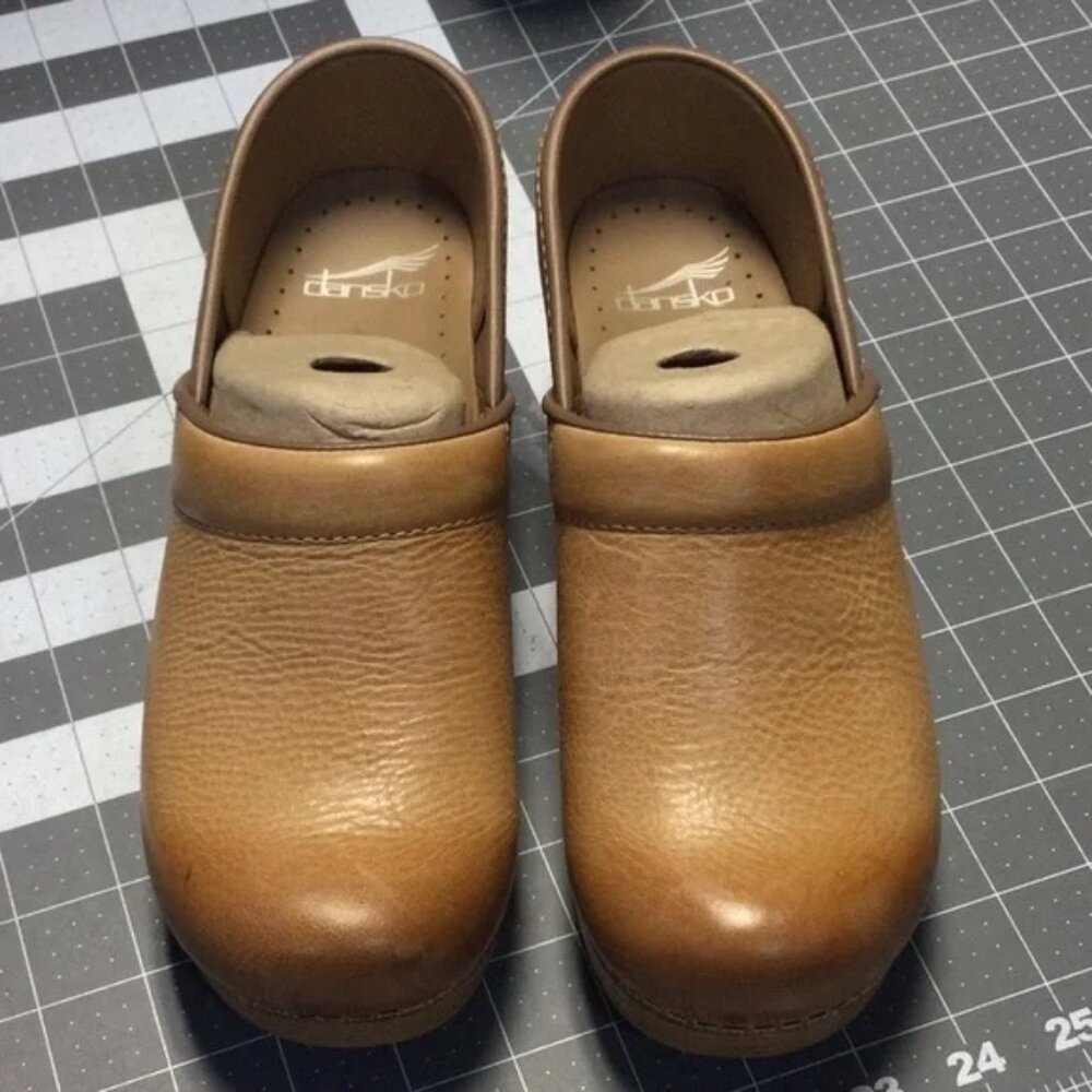 Dansko Professional Honey Distressed 38 W (7.5-8 W) NWT